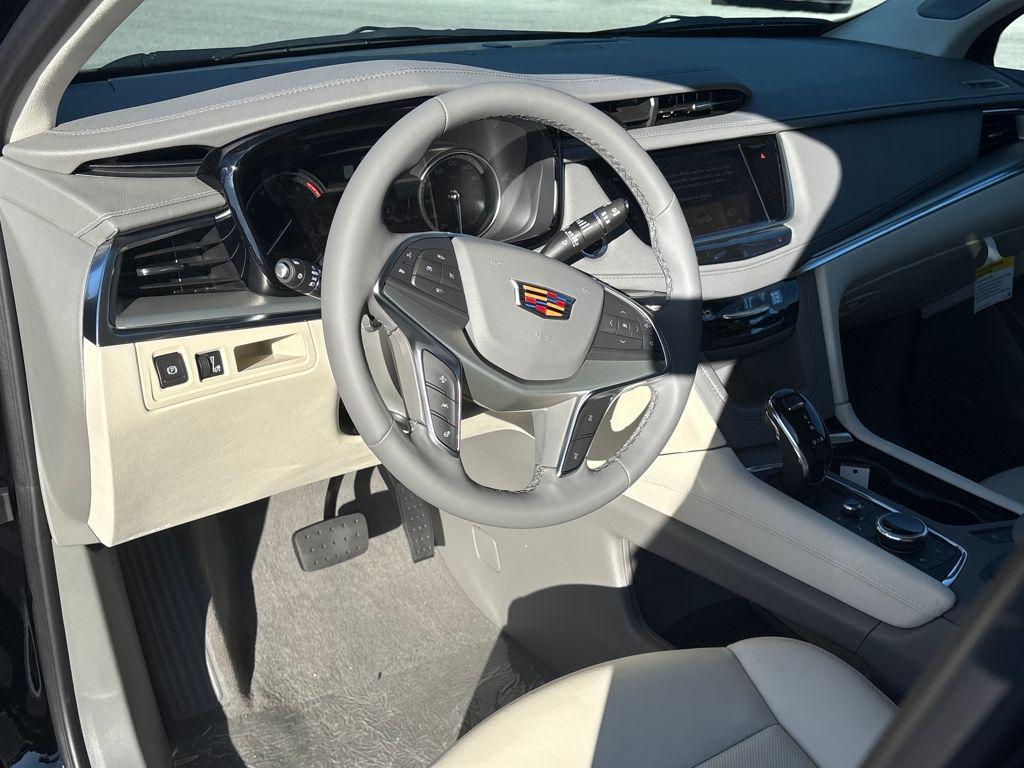 new 2025 Cadillac XT5 car, priced at $53,215