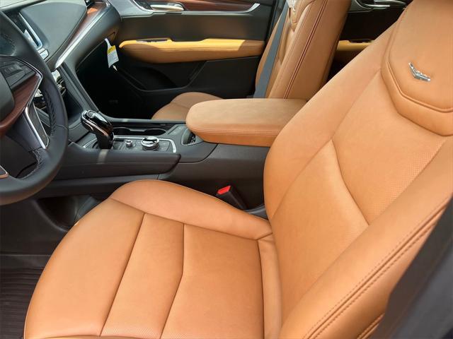 new 2025 Cadillac XT5 car, priced at $53,640