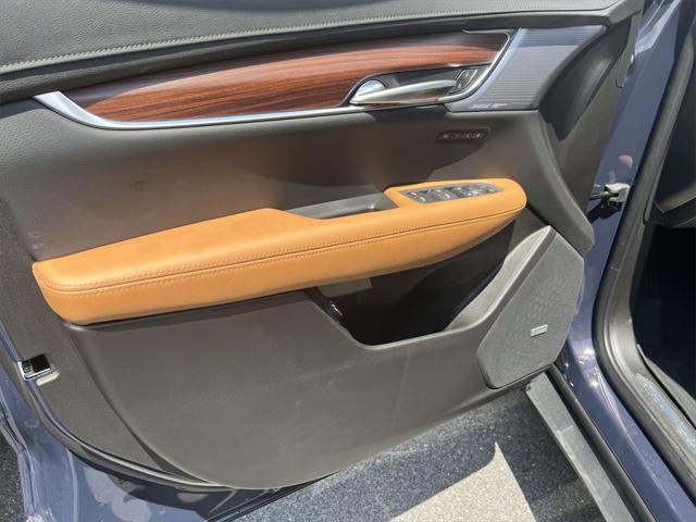 new 2025 Cadillac XT5 car, priced at $53,640