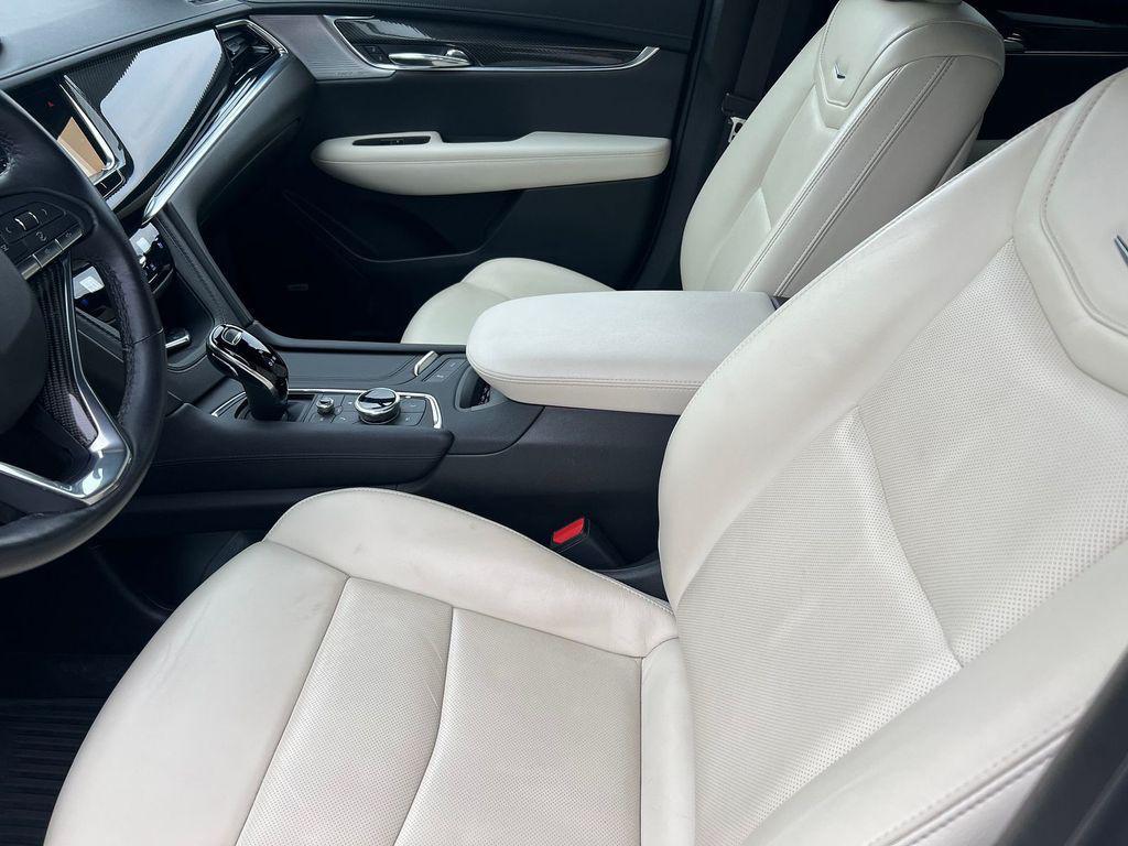used 2023 Cadillac XT6 car, priced at $39,895
