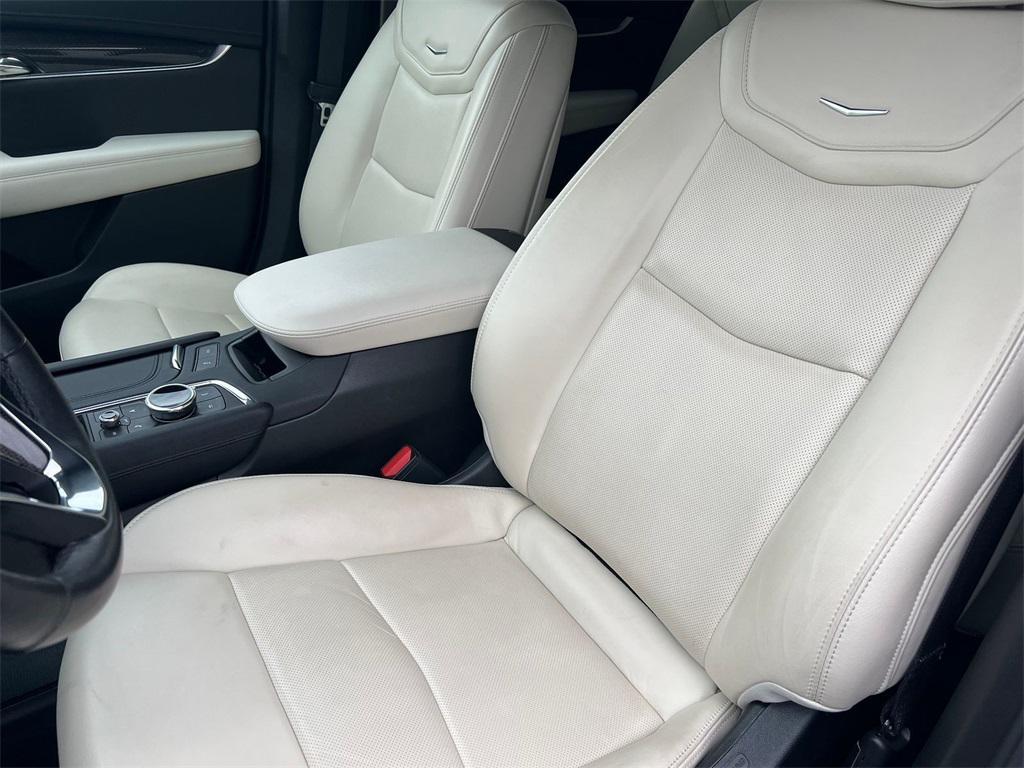 used 2023 Cadillac XT6 car, priced at $41,695