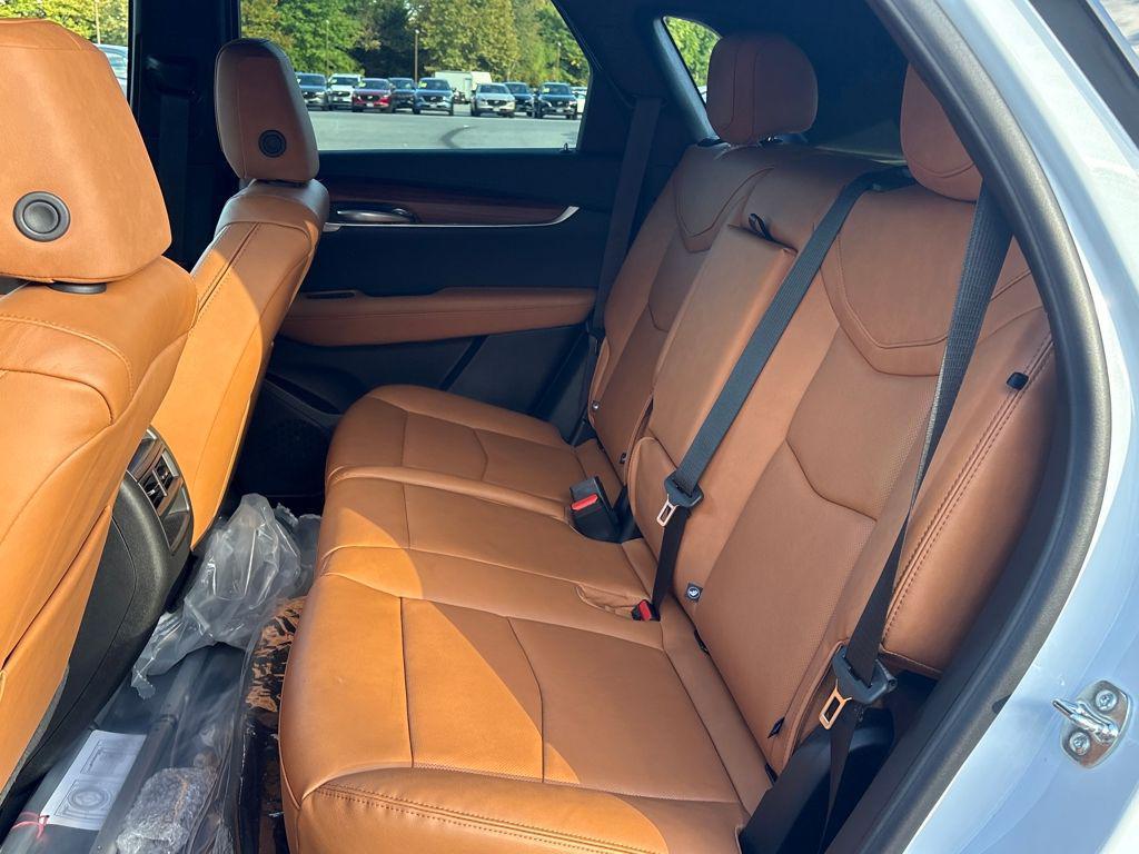 new 2025 Cadillac XT5 car, priced at $56,090