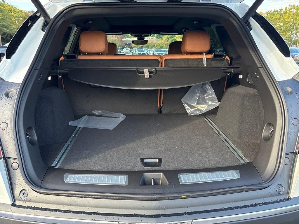 new 2025 Cadillac XT5 car, priced at $56,090