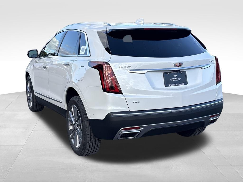 new 2025 Cadillac XT5 car, priced at $56,090