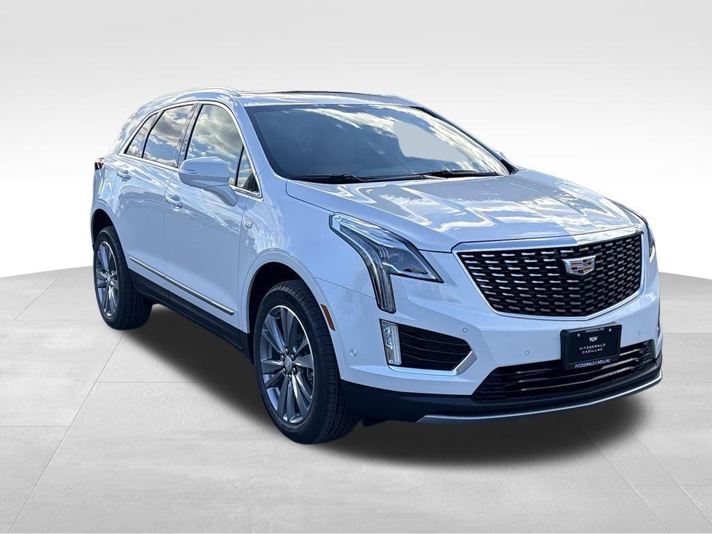 new 2025 Cadillac XT5 car, priced at $56,090