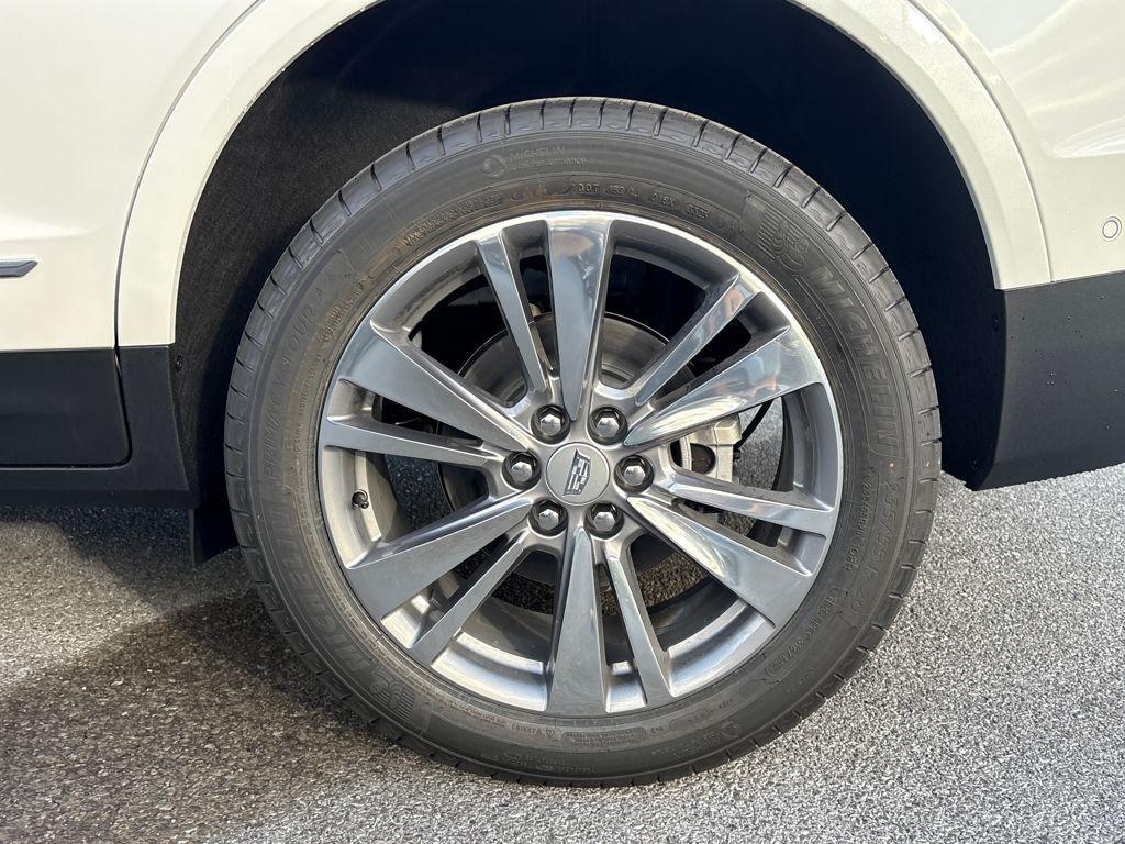 new 2025 Cadillac XT5 car, priced at $56,090