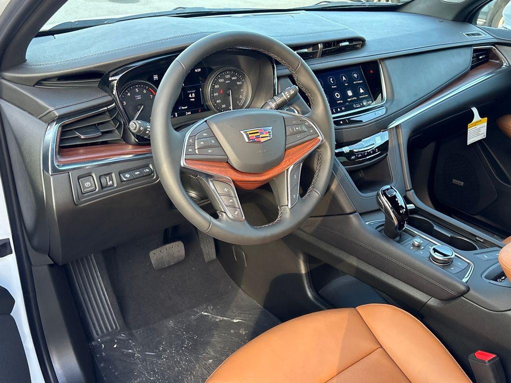 new 2025 Cadillac XT5 car, priced at $56,090