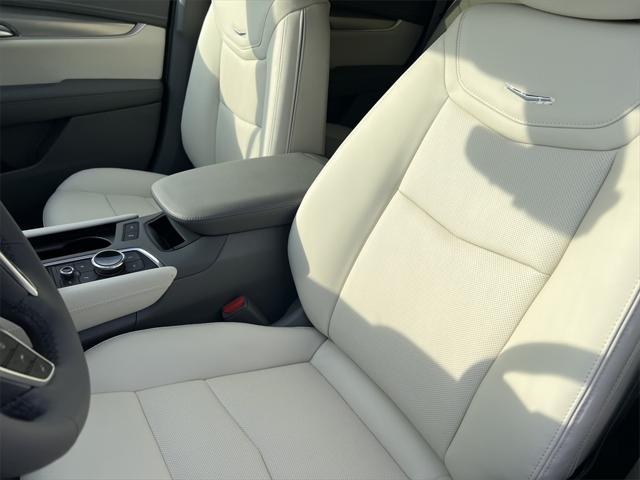 new 2025 Cadillac XT5 car, priced at $60,655