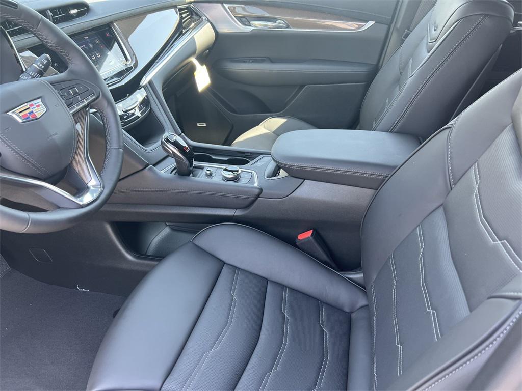 new 2025 Cadillac XT6 car, priced at $65,911