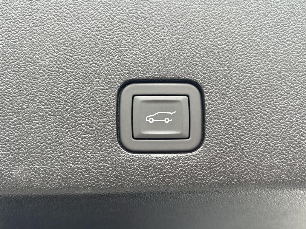 new 2025 Cadillac XT6 car, priced at $63,911