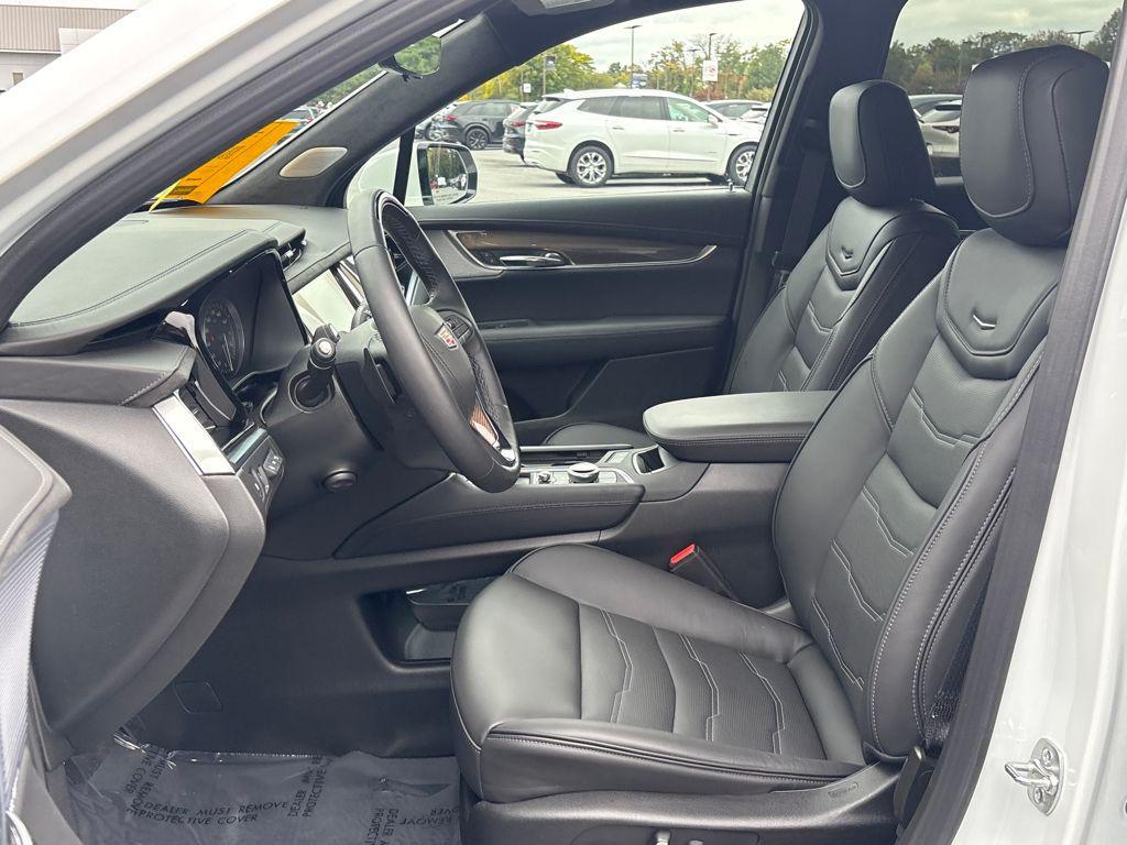 new 2025 Cadillac XT6 car, priced at $63,911