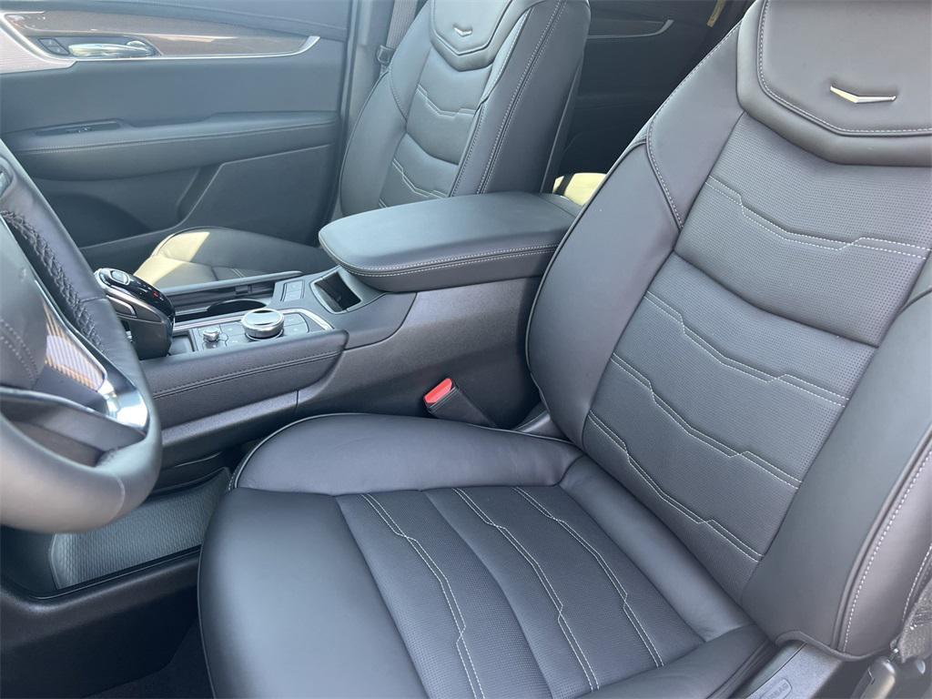 new 2025 Cadillac XT6 car, priced at $62,911