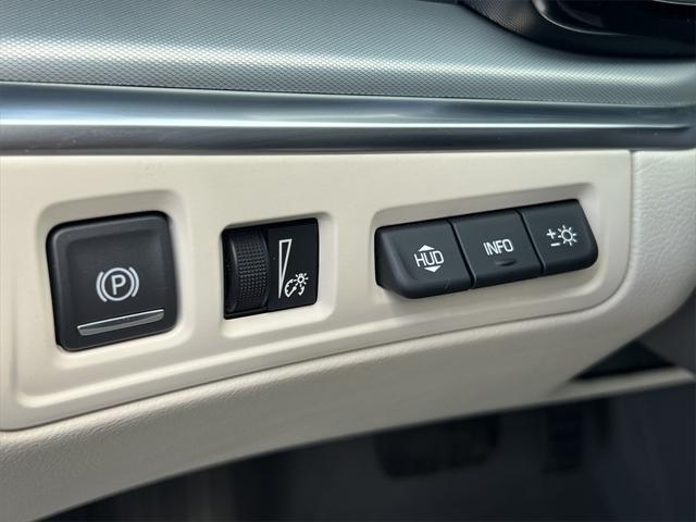 used 2022 Cadillac XT5 car, priced at $32,995