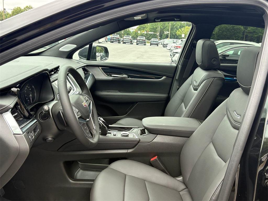 new 2025 Cadillac XT5 car, priced at $55,710