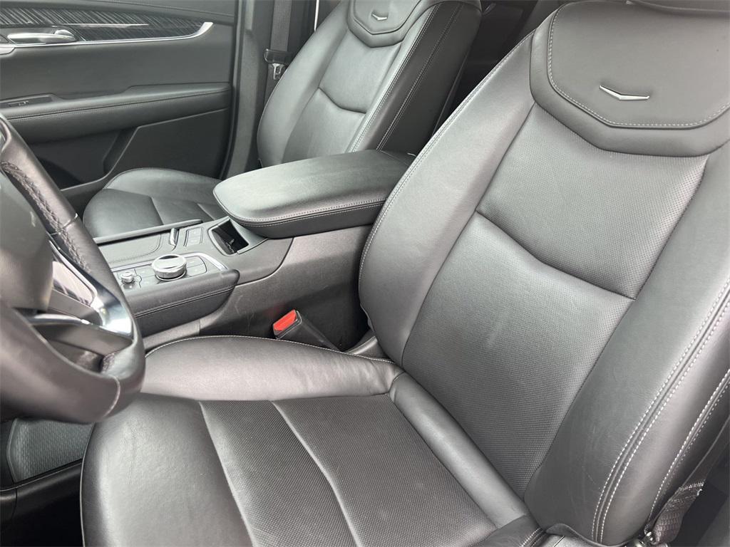 used 2024 Cadillac XT6 car, priced at $41,995