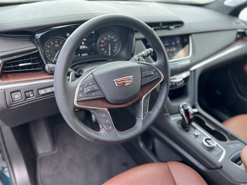 new 2025 Cadillac XT5 car, priced at $56,411