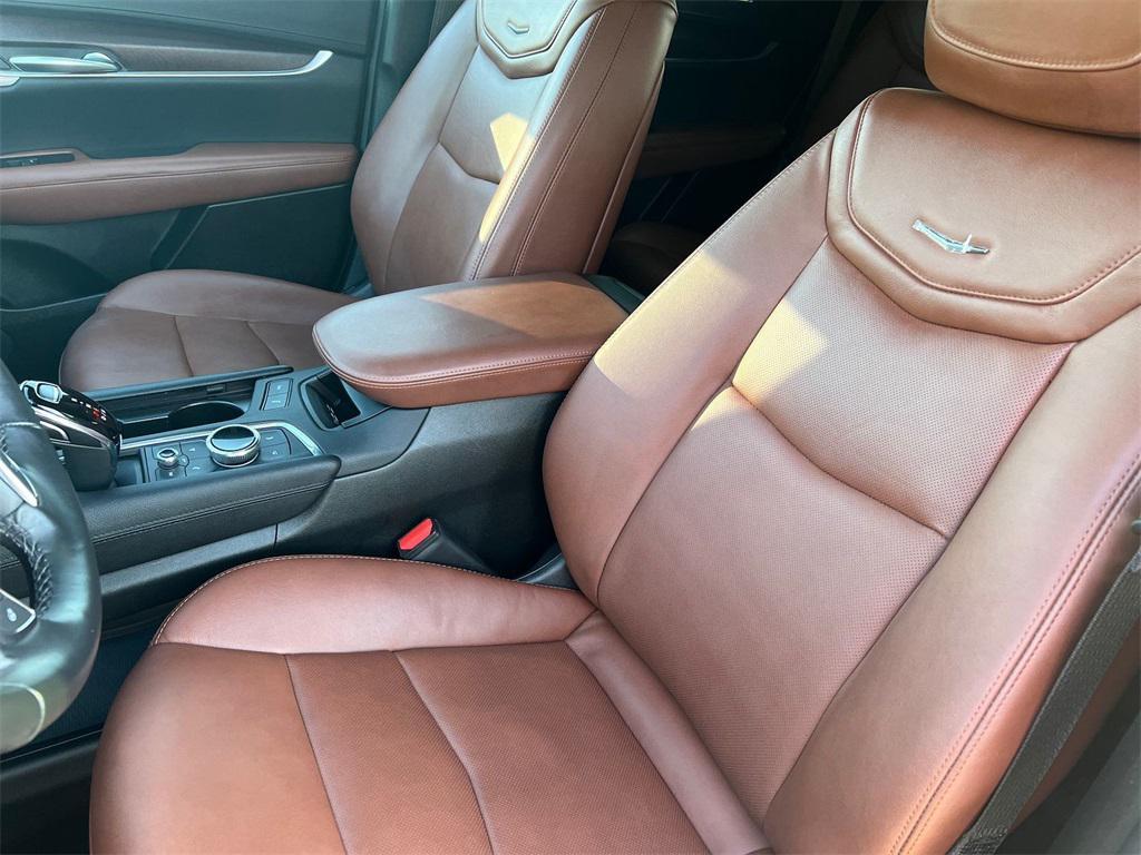 used 2023 Cadillac XT5 car, priced at $37,295