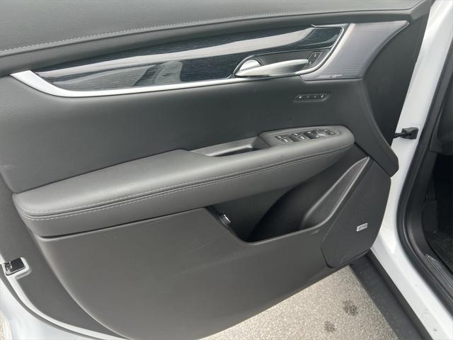 new 2025 Cadillac XT5 car, priced at $60,684
