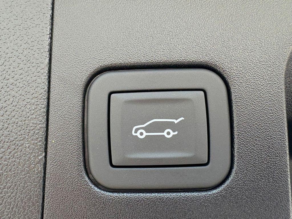 new 2025 Cadillac XT5 car, priced at $61,060