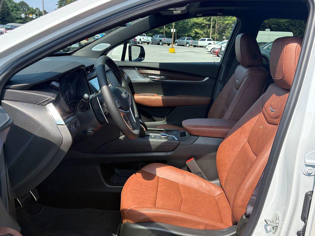 new 2025 Cadillac XT5 car, priced at $61,060