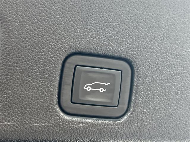 used 2024 Chevrolet Traverse car, priced at $39,995