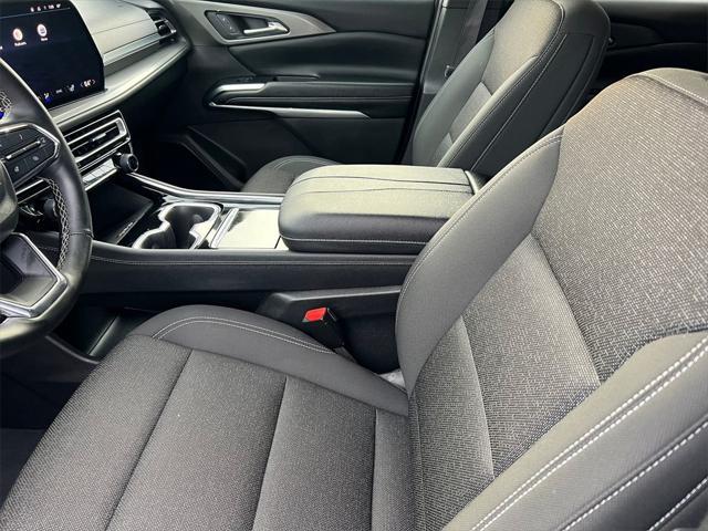 used 2024 Chevrolet Traverse car, priced at $39,995
