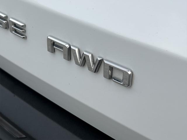 used 2024 Chevrolet Traverse car, priced at $39,995
