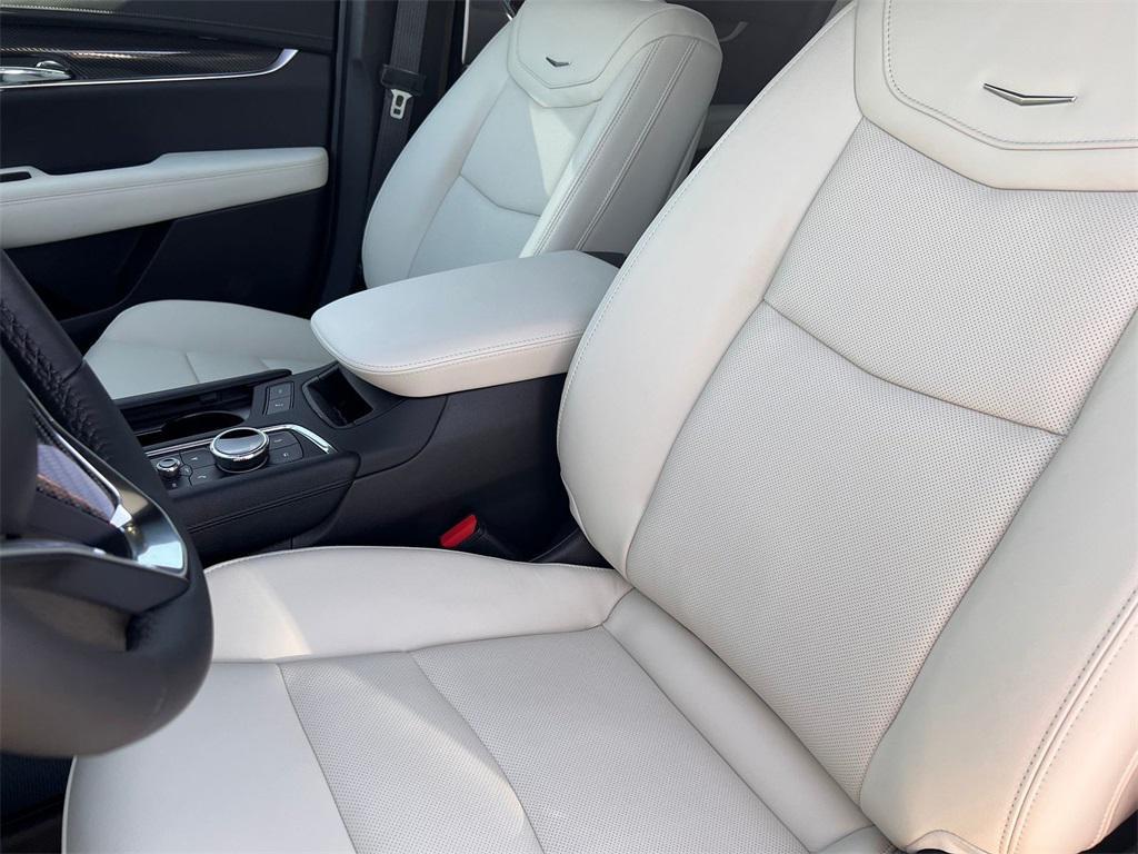 new 2025 Cadillac XT6 car, priced at $69,615