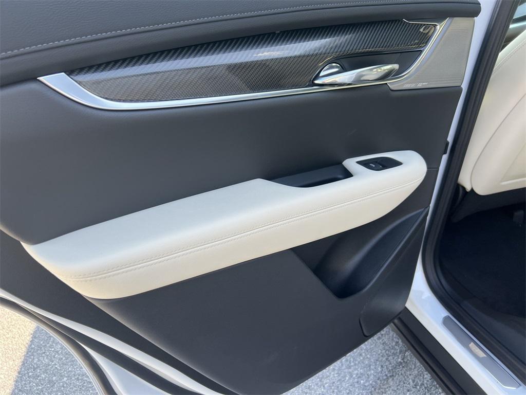 new 2025 Cadillac XT6 car, priced at $69,615