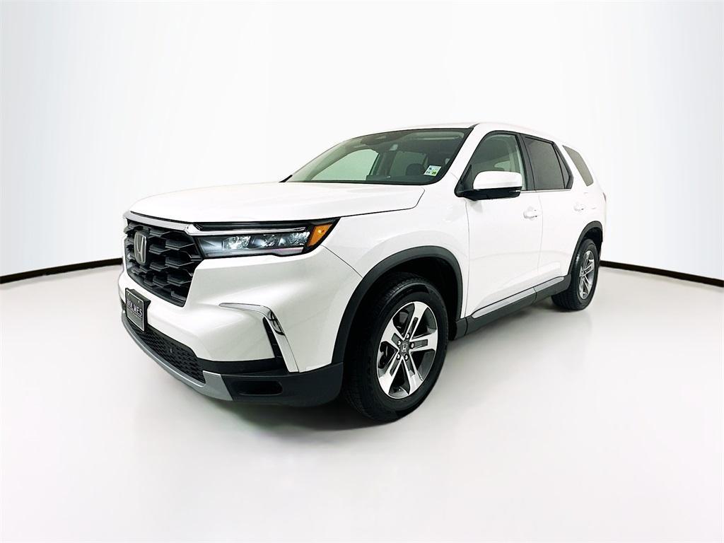 new 2025 Honda Pilot car, priced at $47,880