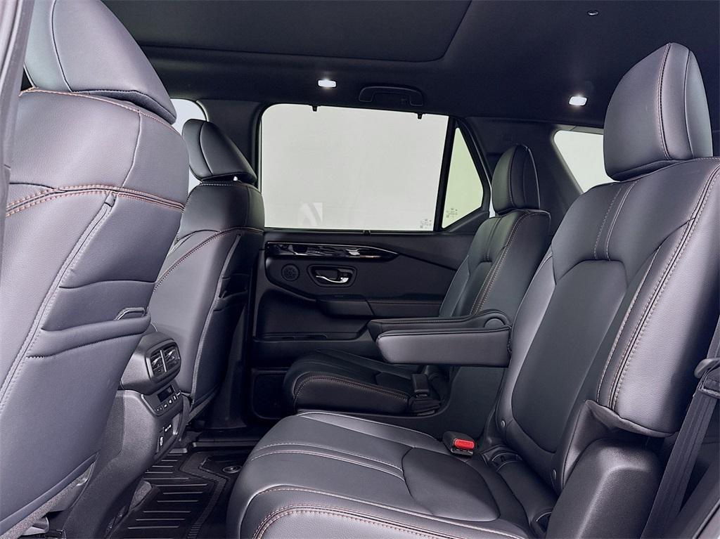 new 2025 Honda Pilot car, priced at $51,305