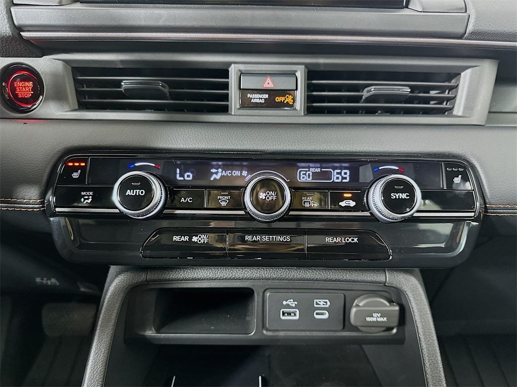 new 2025 Honda Pilot car, priced at $51,305