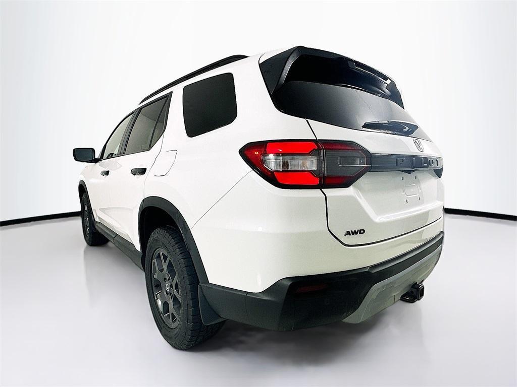 new 2025 Honda Pilot car, priced at $51,305