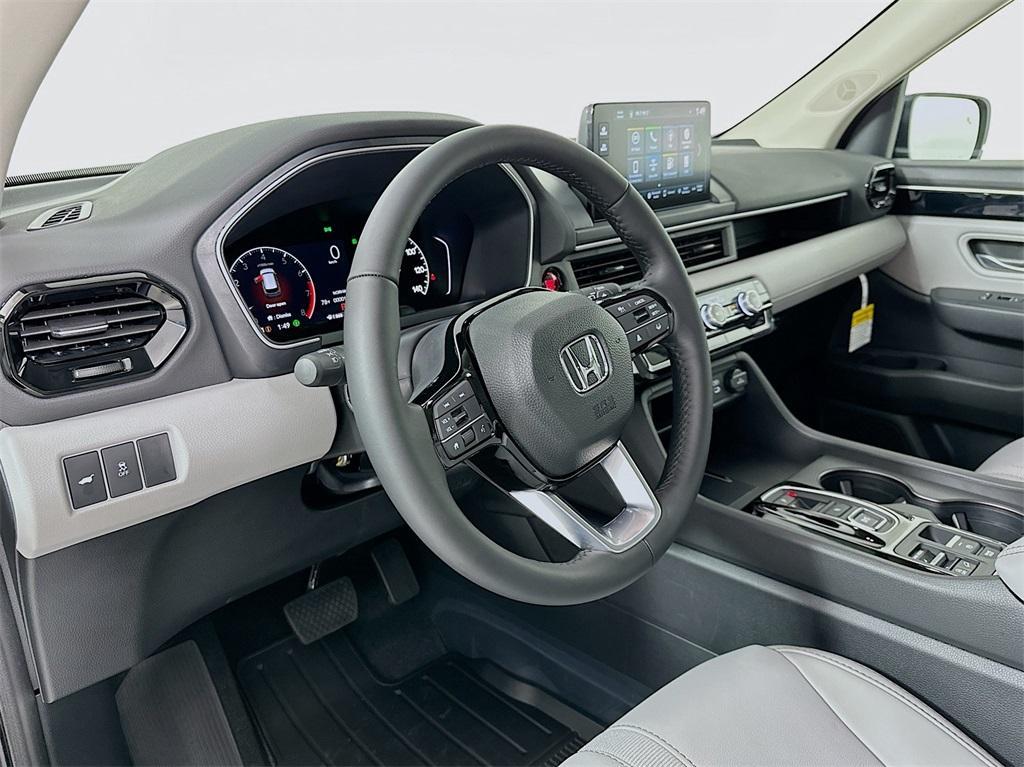 new 2025 Honda Pilot car, priced at $45,405