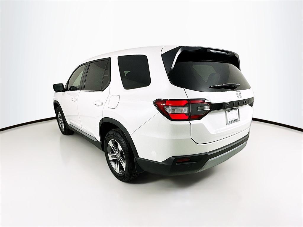 new 2025 Honda Pilot car, priced at $45,405