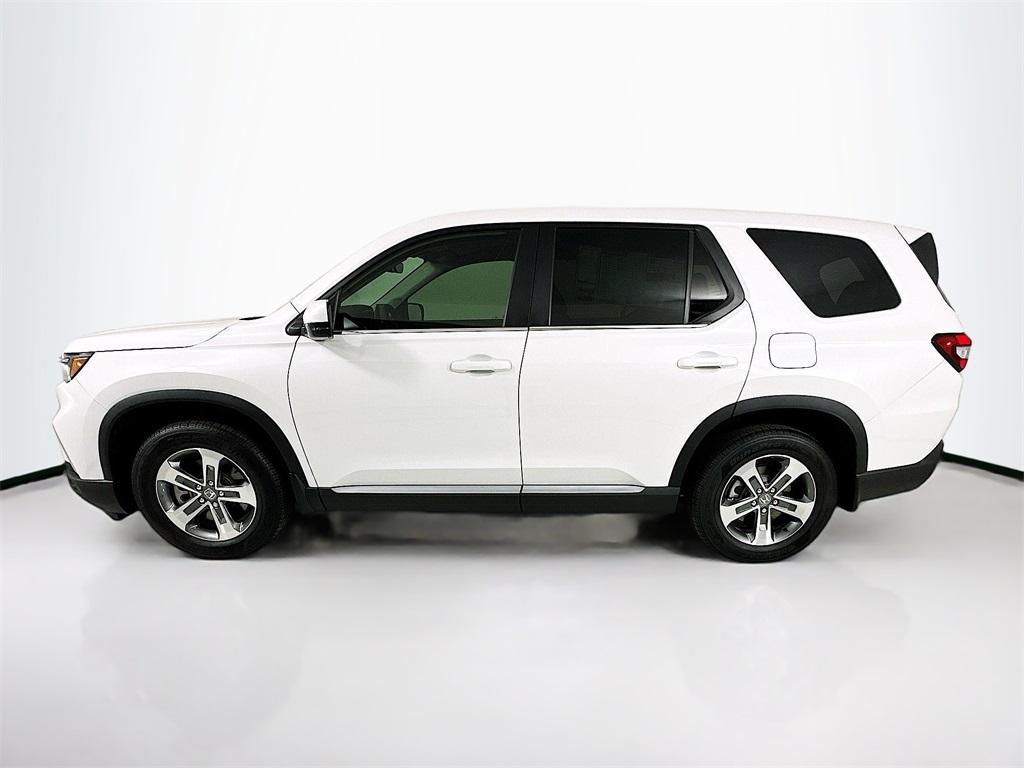 new 2025 Honda Pilot car, priced at $45,405