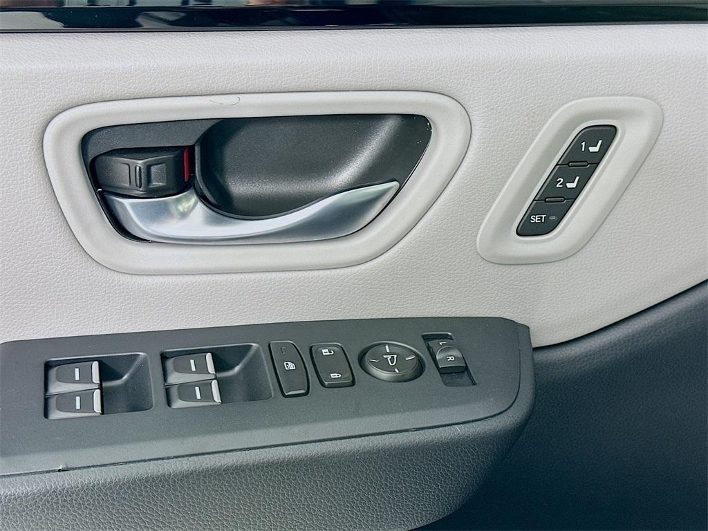 new 2025 Honda Pilot car, priced at $45,405