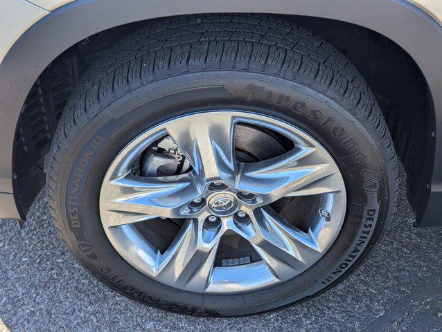 used 2015 Toyota Highlander car, priced at $22,999