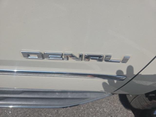 used 2015 GMC Yukon car, priced at $22,950