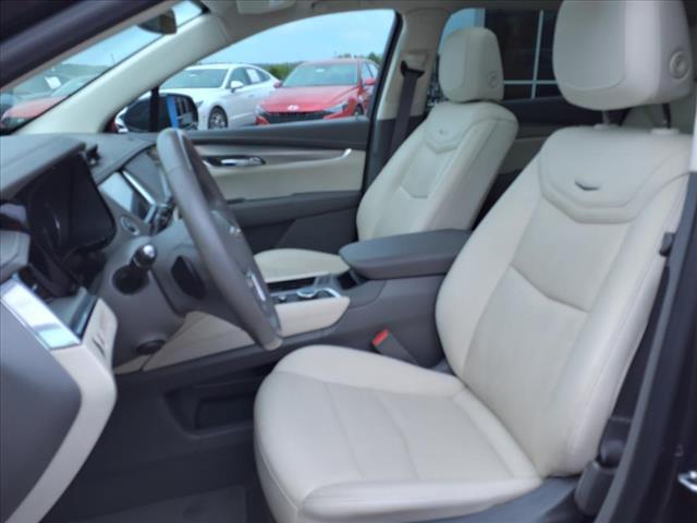 used 2022 Cadillac XT5 car, priced at $28,893