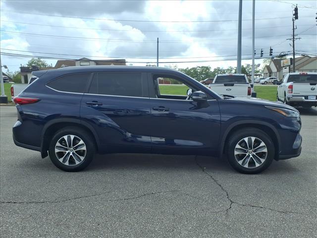 used 2023 Toyota Highlander car, priced at $23,999
