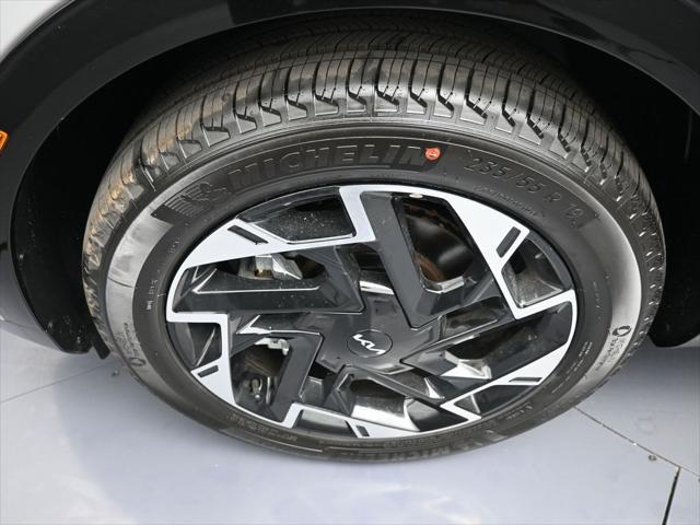 new 2025 Kia Sportage car, priced at $36,810