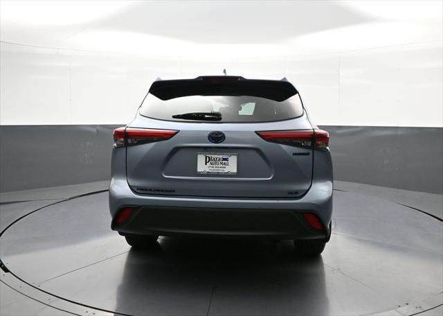 used 2022 Toyota Highlander Hybrid car, priced at $36,500