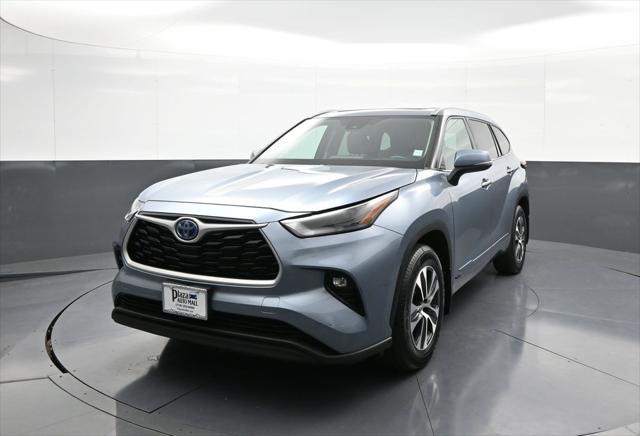 used 2022 Toyota Highlander Hybrid car, priced at $36,500
