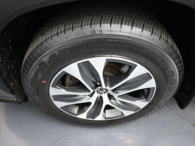 used 2022 Toyota Highlander Hybrid car, priced at $36,500