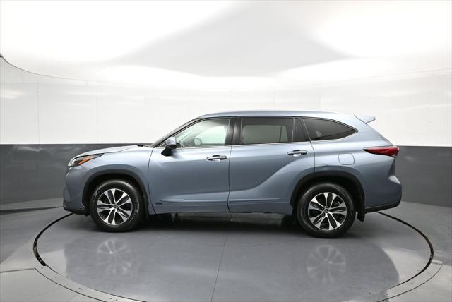 used 2022 Toyota Highlander Hybrid car, priced at $36,500
