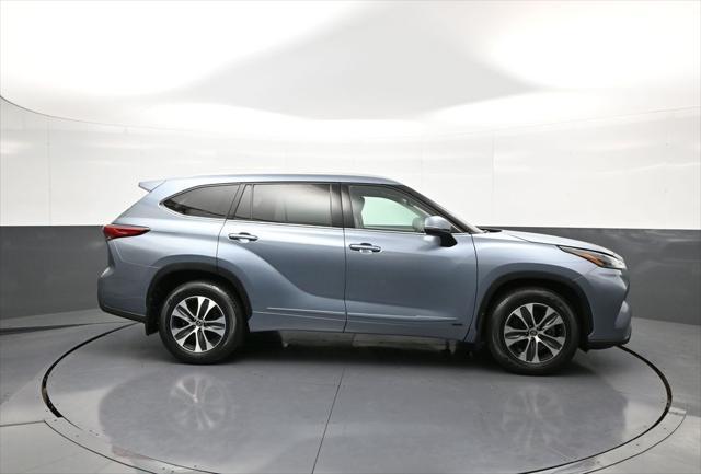 used 2022 Toyota Highlander Hybrid car, priced at $36,500
