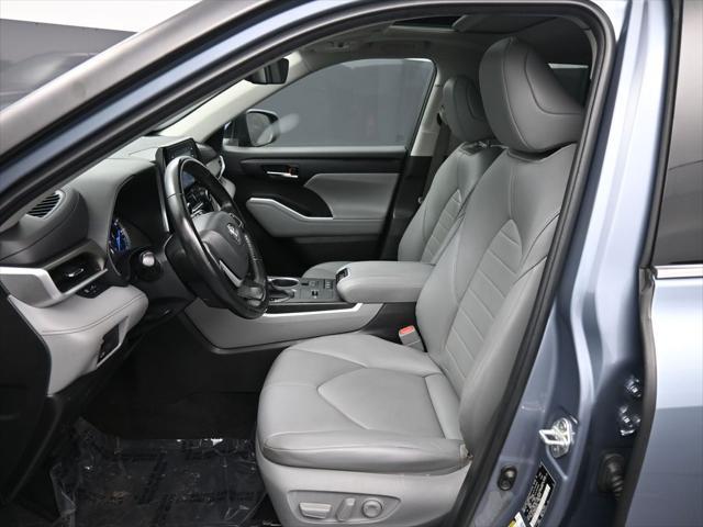 used 2022 Toyota Highlander Hybrid car, priced at $36,500
