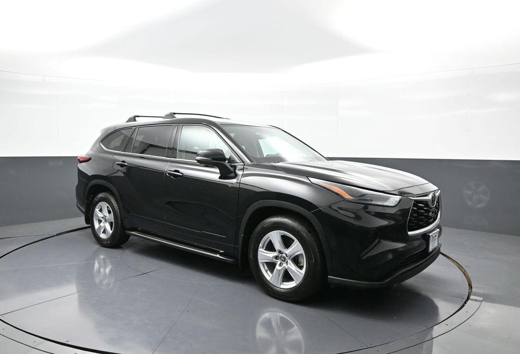 used 2022 Toyota Highlander car, priced at $29,500