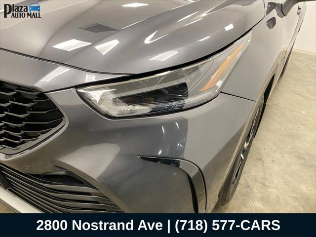 used 2022 Toyota Highlander car, priced at $40,314